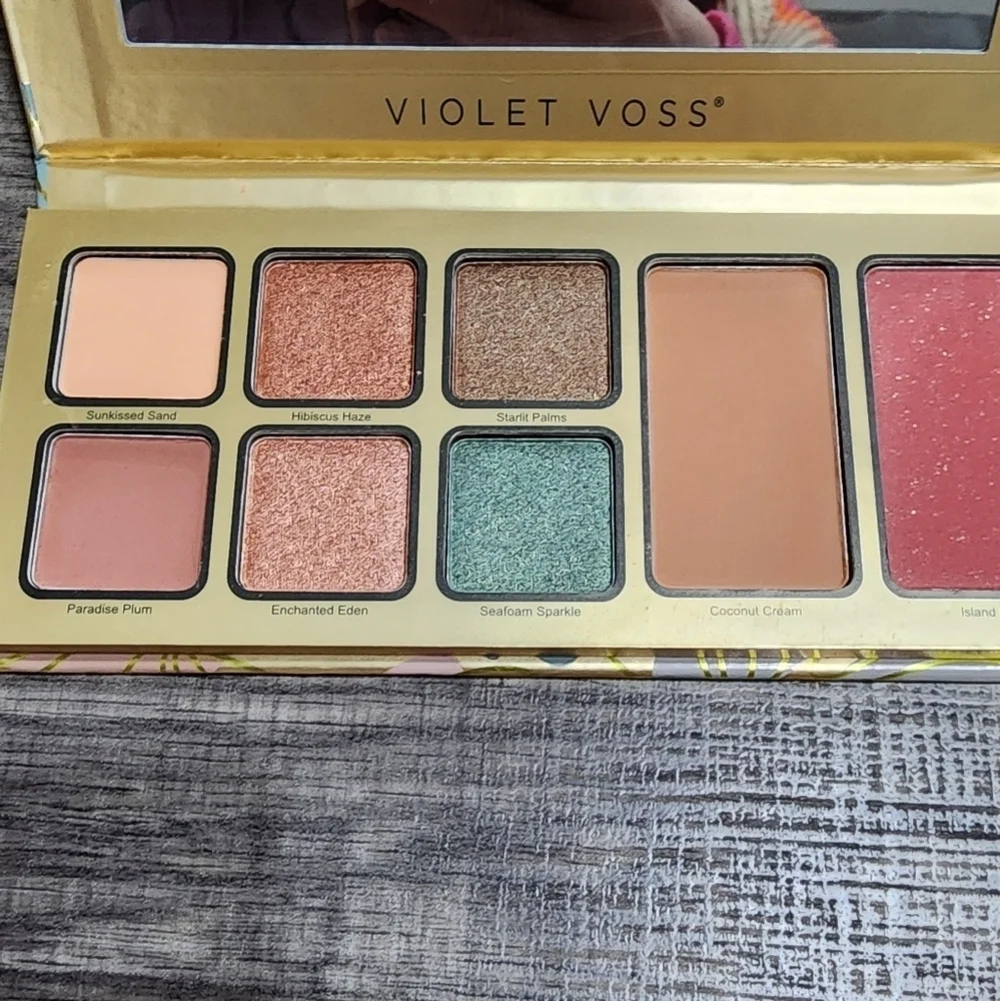 Pretty in Paradise Face & Shadow Palette